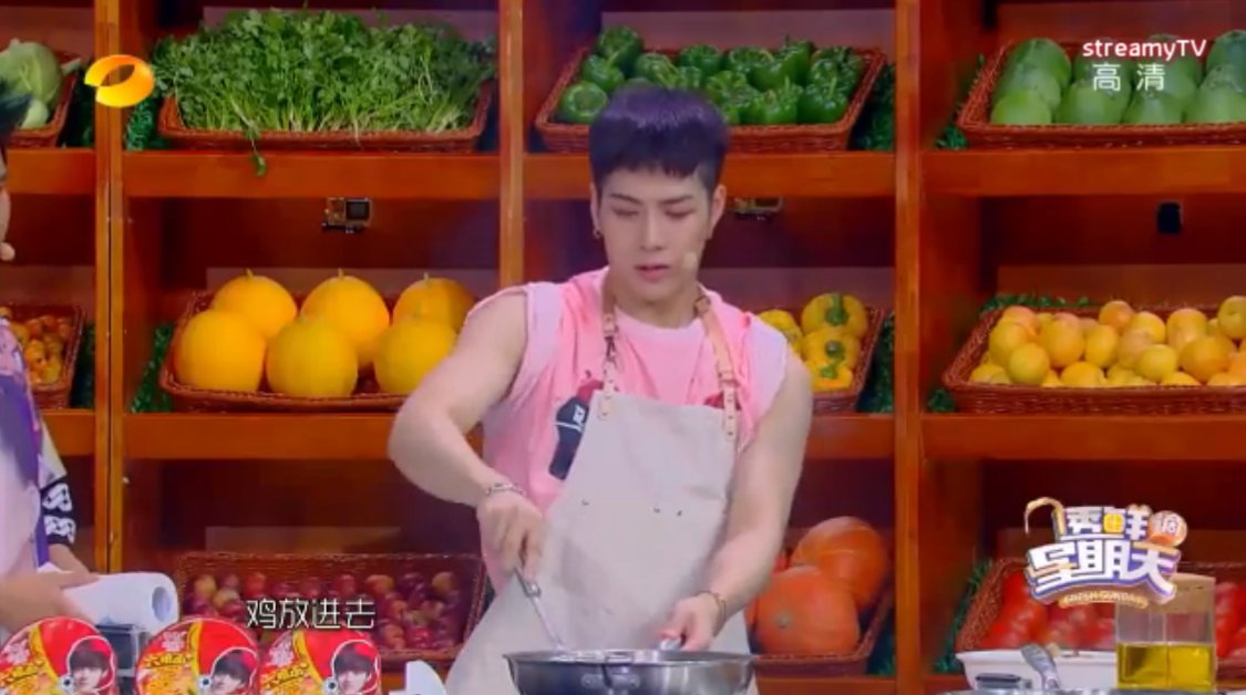 JacksonGot7TH's tweet photo. 160710 [CAP] Fresh Sunday 05
ลีลาการผัดไก่ของกากา ยกให้เป็นพ่อครัวแซ่บแห่งปี 💪 https://t.co/B8jhZyQbhq