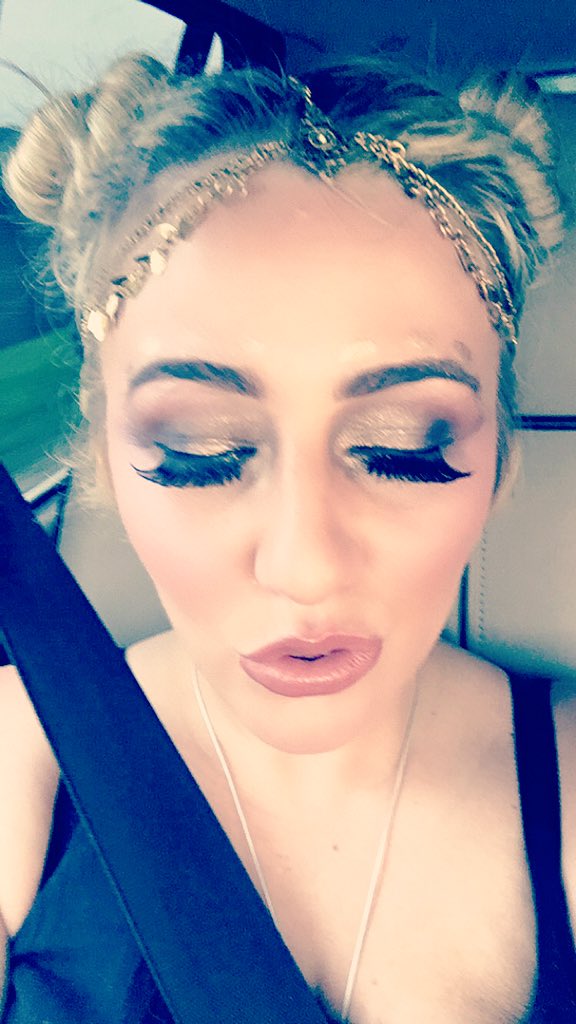 daisymaysimpson's tweet photo. #cochellatheme 💜🌸👄 https://t.co/leoQKiY3mE