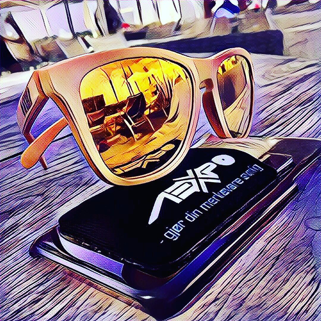 aexpoas's tweet photo. Vi ønsker våre kunder og samarbeidspartnere en riktig god sommer! 🌴☀️😎 #Aexponert https://t.co/35bLAbv9b2