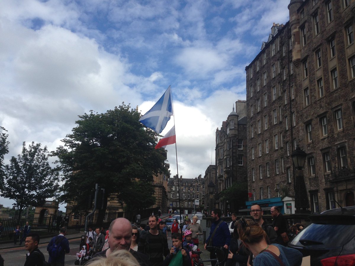 peszko01's tweet photo. #PLwSzkocji na #marchforeurope #keepscotlandin #edinburgh #PolesinUK https://t.co/Ce7r1Bghjh