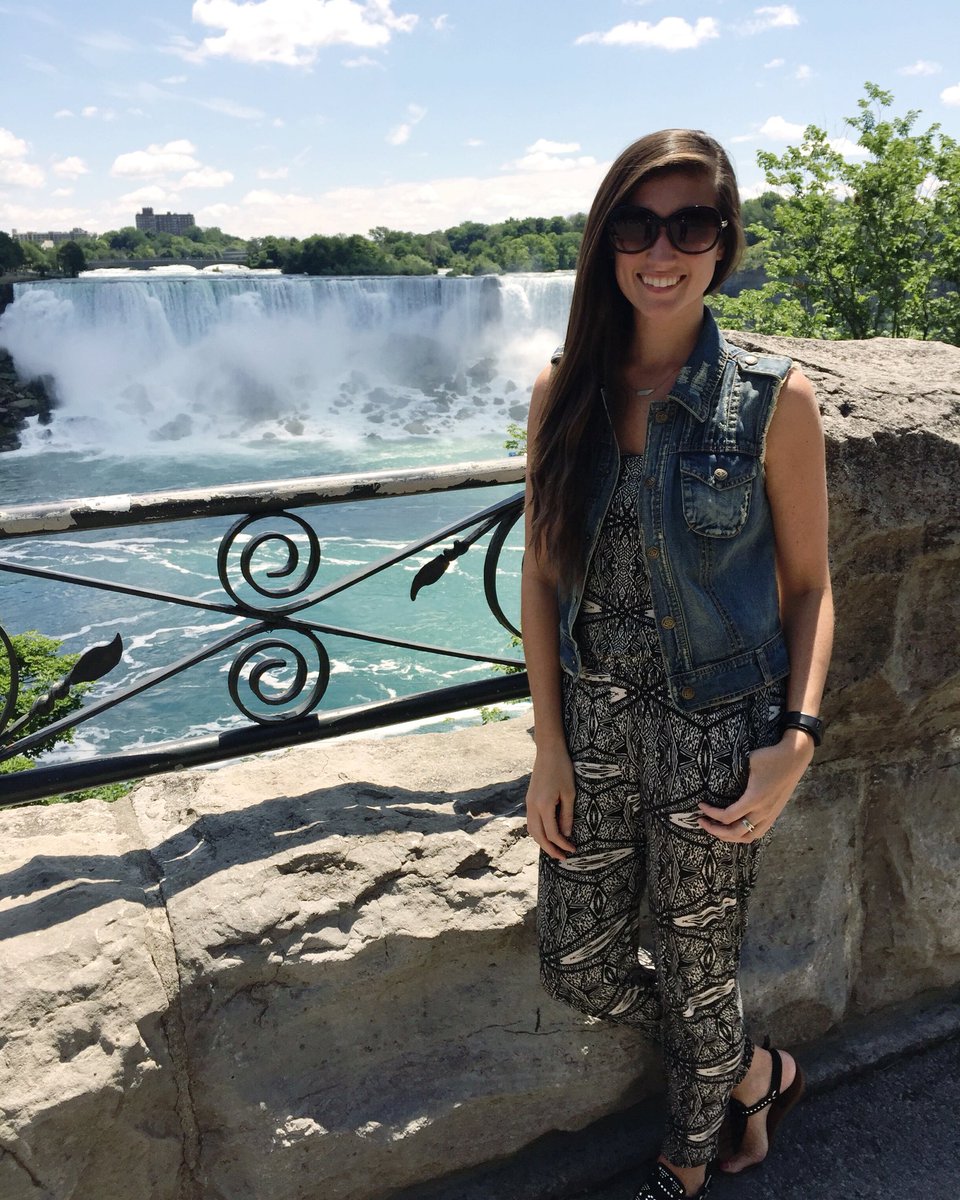 colbydeemusic's tweet photo. My #AmericanPointOfView from the Canadian side 😉 #NiagaraFalls is one of the most magical places! #chasingwaterfalls https://t.co/XC6NLcQxfg