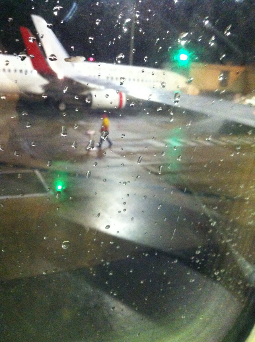 kirbymachine's tweet photo. Cya later Melbourne were going to the tropics! #internationalFlying #MelbourneToFiji https://t.co/uF5TTRgxBZ