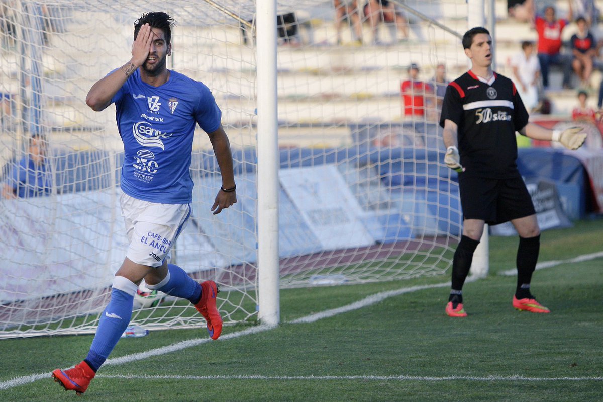 edgar_agudo's tweet photo. #SigueElAzul y continúa el sueño 9️⃣💙⚽️😜✋🏼 vamos @SanFernando_CD https://t.co/d2vDaMSycM
