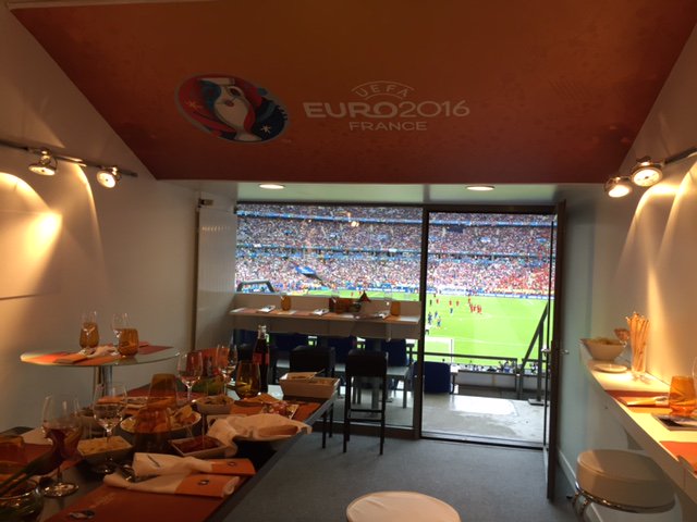Notre Fan Liver #EtienneMolin en direct de l' #Euro2016Finale #PORFRA en Loge VIP
<a href="/FanLiveFrance/">Fan Live</a> #FiersdetreBleus