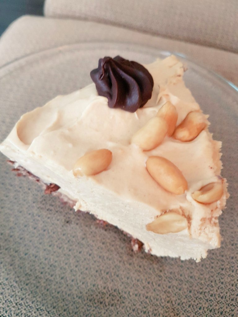 lmfriedrich62's tweet photo. Yummy #treat this rainy Sunday afternoon #visforpies #peanutbutter mousse #pie while I work ππ https://t.co/wijuUdWygc