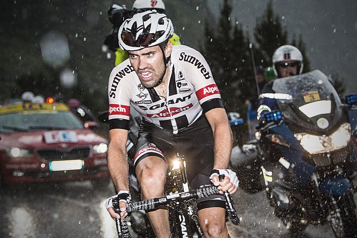 fietsmagazine's tweet photo. Dumoulin op weg naar de overwinning, gefotografeerd door @lvanbon #TDF2016 https://t.co/pRbZz0HHSW