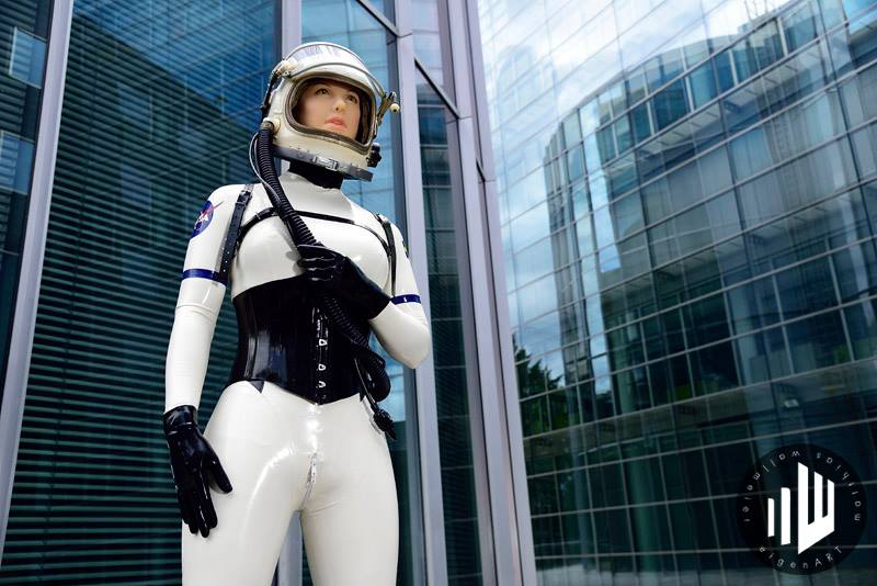 Ready fot blast off! Photo by Matthias Wallmeier, Cologne 2016. #rubberdoll #latex #spacesuit