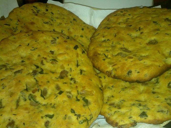 Iraqesque's tweet image. Beef Bread!
Minced meat &amp;amp; celery mixed in the dough.
turmeric (curcuma) added for color &amp;amp; flavour.
#iraqesque