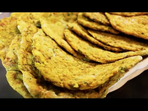 Iraqesque's tweet image. Beef Bread!
Minced meat &amp;amp; celery mixed in the dough.
turmeric (curcuma) added for color &amp;amp; flavour.
#iraqesque