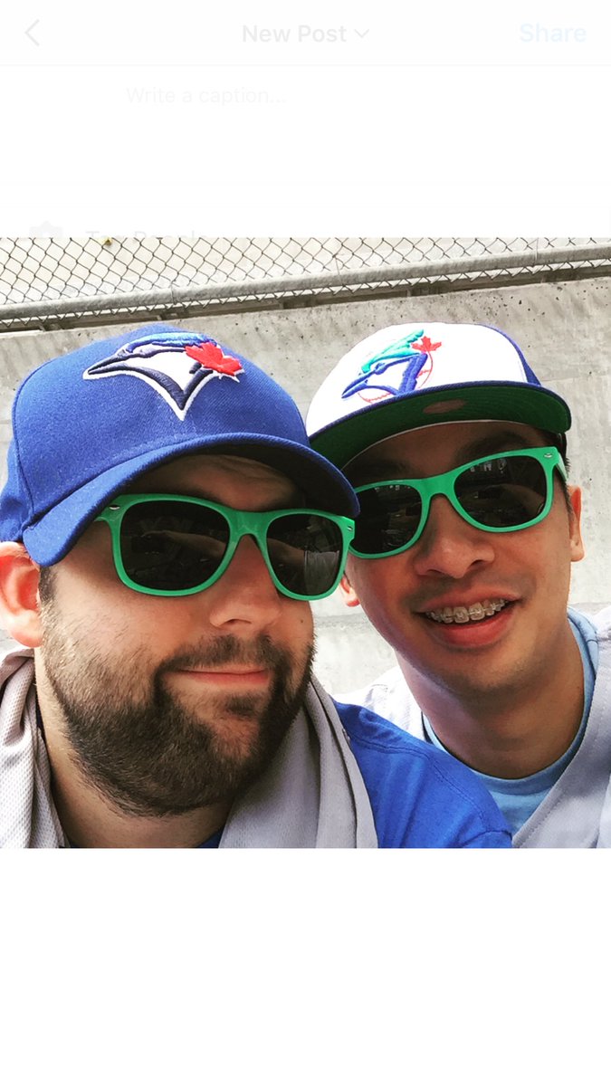 Mogmatt_X's tweet photo. Hanging out @RogersCentre, top down, shades on. Go Jay's go!! #OurMoment https://t.co/6MqyiKk88x