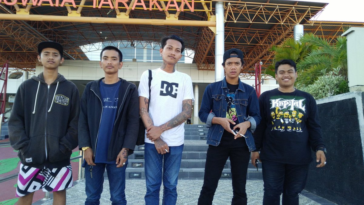 Dhot_keydot's tweet photo. Takecare enal ayam hahahaa. Sorry batu ngetwitt lagi😸 https://t.co/Fn4Am07SCL
