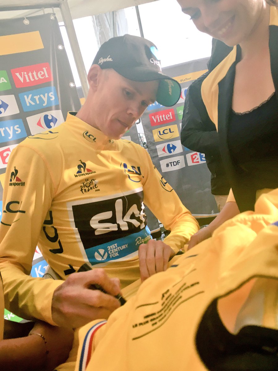 RT pour gagner le #MaillotJaune signé par <a href="/chrisfroome/">Chris Froome</a>/to win the #YellowJersey signed by @chrisfroome <a href="/lecoqsportif/">le coq sportif</a>