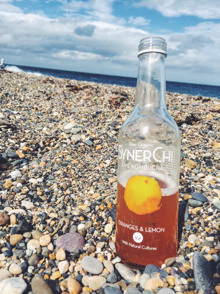 Such a nice beachside drink thanks <a href="/SynerChiKombuch/">SynerChi Kombucha</a> &amp; <a href="/thehappypear/">The Happy Pear</a> 🌞🌞🌞