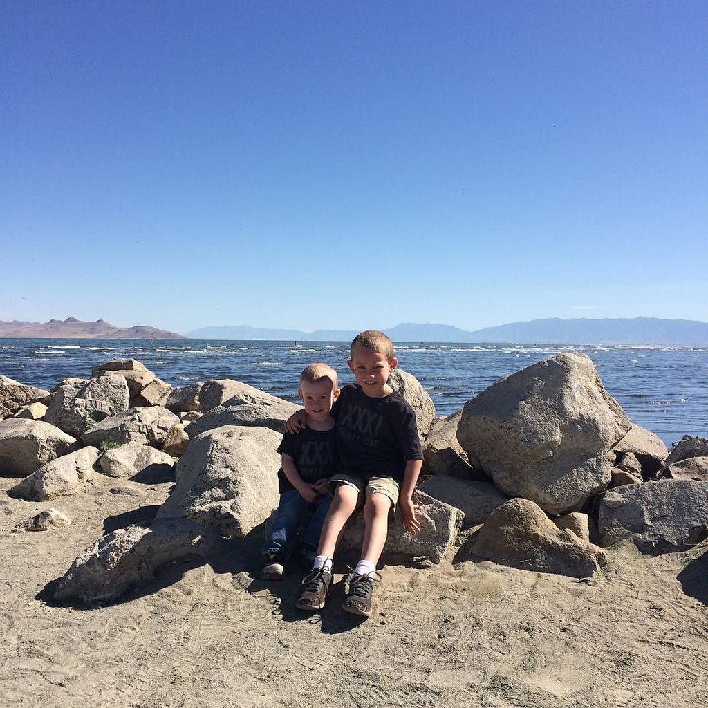 jamespashton's tweet photo. A visit to the great salt lake with the boys. https://t.co/7rdjLaL3HY https://t.co/YM5kwByfB5