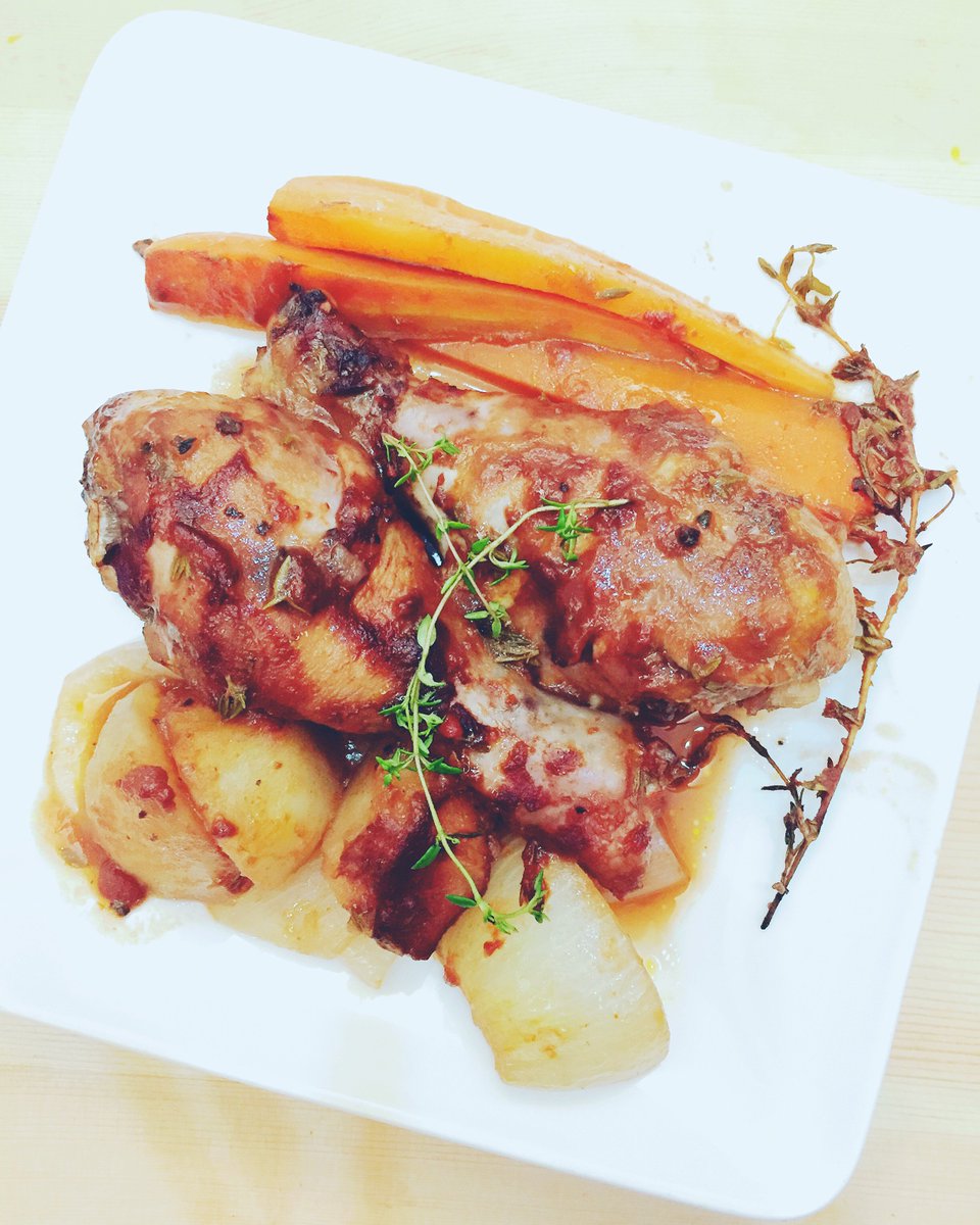 YuPinChiu's tweet image. Raining day is my cooking day:)