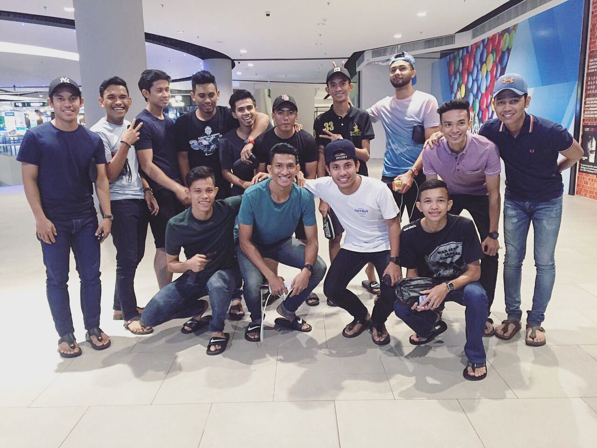 atidhalim's tweet photo. Bowling #palep https://t.co/a4X9BTnH6E