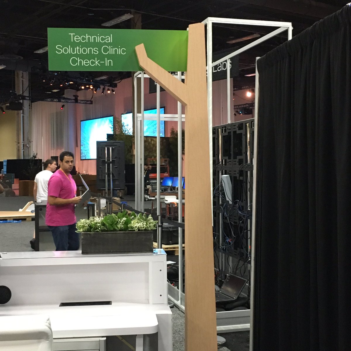 city1273's tweet photo. Technical Solutions Clinic 2016 #CiscoServices #NeverBetter https://t.co/7Dac93zsyH