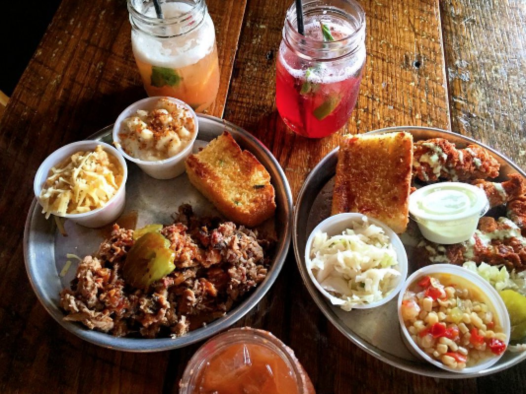 2 platters are better than 1. <a href="/beccavalle/">becca foster</a> #edleysbbq