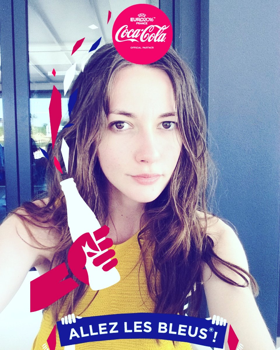 fromparisathome's tweet photo. #AllezLesBleus #FRAPOR #SnapCocaCola @cocacolafr https://t.co/U61pMnpTHt