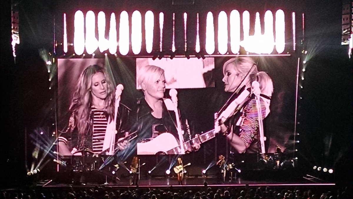 AveryAnn03's tweet photo. Better than ever @dixiechicks. Amazing voices, amazing musicians, amazing women. Rocked it! #DCXPortland https://t.co/KjC4dkA6Vn