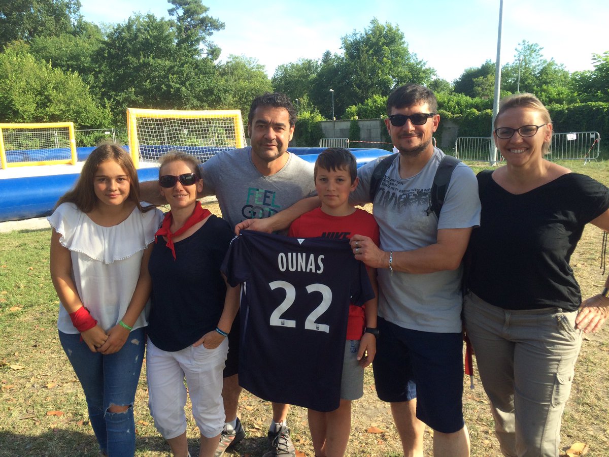 FootExpress1's tweet photo. À H-2 de #PORFRA, le jeu concours pour gagner le maillot d'Adam #Ounas est lancé à Saint Jean d'#Illac ! #EURO2016 https://t.co/fIV1wXiFys
