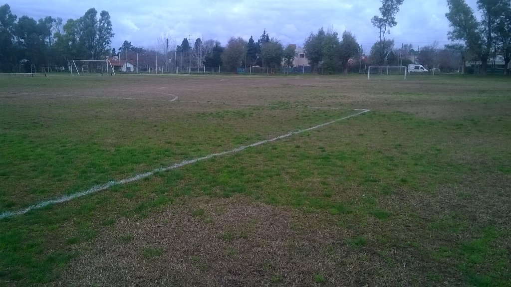 #FútbolFemenino en pésimas condiciones esta  la cancha donde a las 15.30 jugaran #EDLP vs <a href="/RiverFutbolFem/">River Plate Fútbol Femenino</a>.