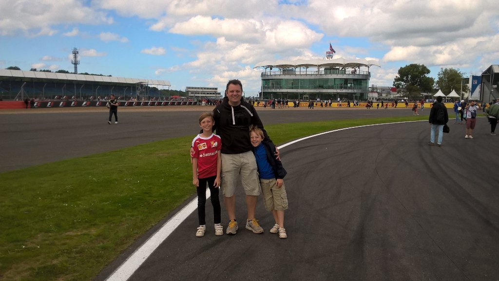 julest23's tweet photo. Great day at f1 🏁 grand prix Silverstone with Lisa, George and Sam blowing kisses to the boo xx https://t.co/dQrMPWT1bE