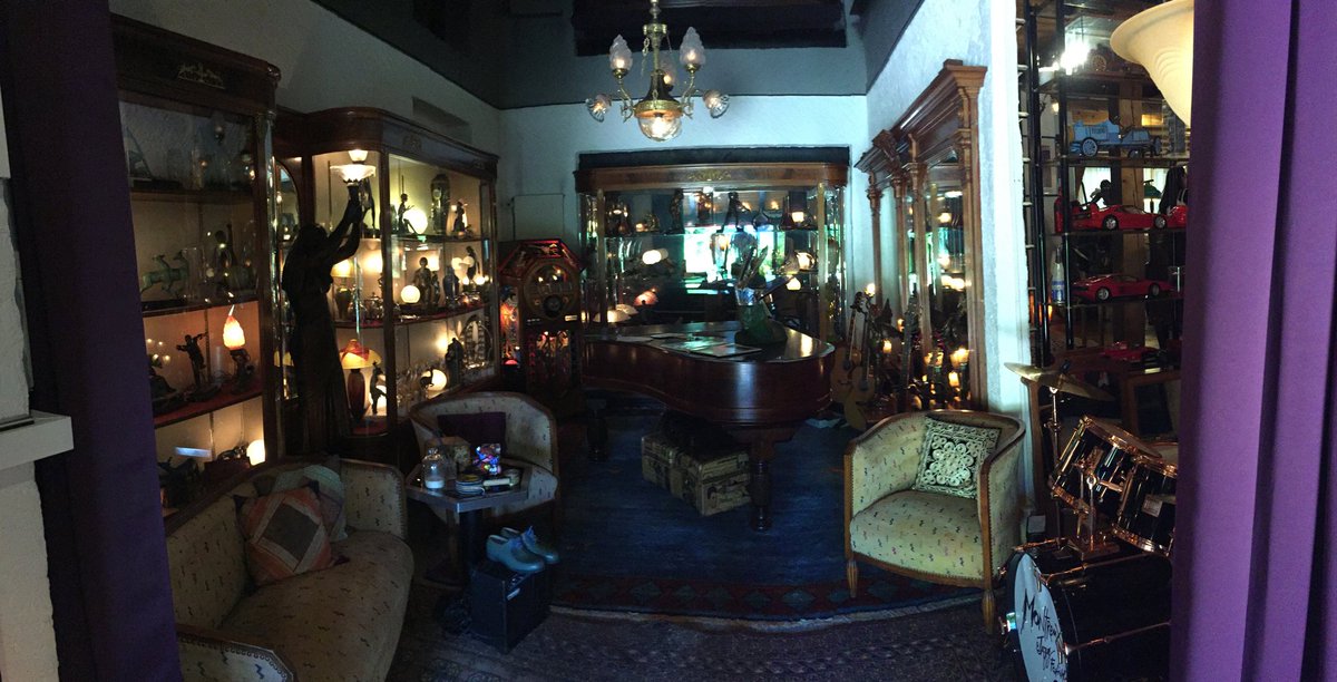 AsgeirMusic's tweet photo. The room where David Bowie and Freddie Mercury wrote “Under Pressure” 
#ClaudeNobs #montreuxjazzfestival https://t.co/Gv68dfEdvr