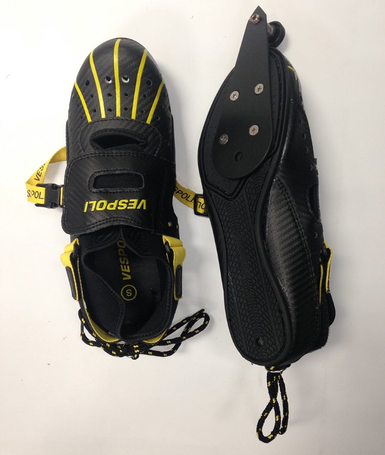 catchthemcrabs's tweet image. YEEZY VESPOLIS 🔥😩✊🏻💦