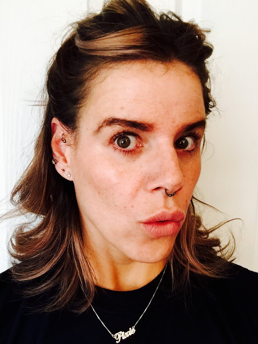 PixieTenenbaum's tweet photo. Soz #Voyeurs but I'm so used to the #CrazyBrows now that I can't bear to part with them despite your protesting.... https://t.co/dt0LqRM1ar