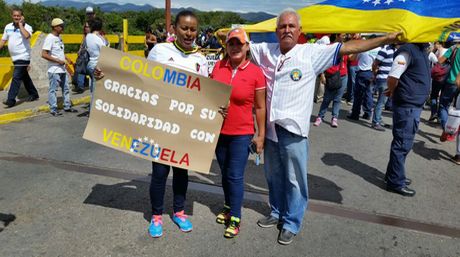 ElNacionalWeb's tweet photo. Gobernador colombiano: 25.000 personas beneficiadas por corredor humanitario fronterizo https://t.co/QwGgxqYBWu    https://t.co/X9gzKxltLT