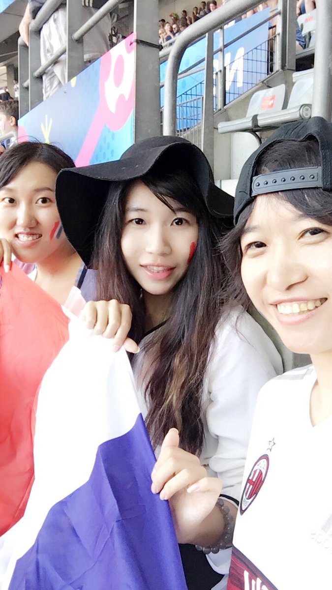 neverif211's tweet photo. #Euro2016Final  Come on France 中国加油！！ https://t.co/e61xNDuFIz