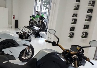 eCycleGarage's tweet image. Energica last month opened 1st flagship store in San Francisco CA, the Galleria Energica. tiny.cc/9bavcy