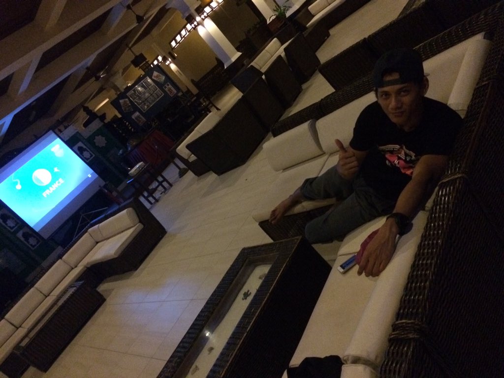 AzreenSaiden's tweet image. France vs Portugal,u go 🇫🇷 #EURO2016 #francevsportugal