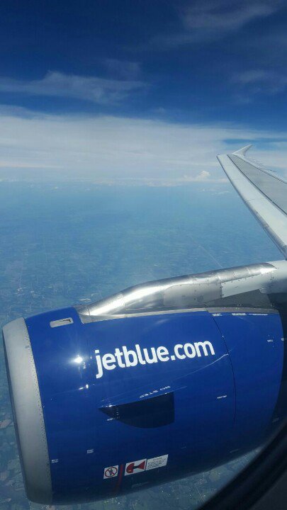 HelenKeier's tweet photo. On my way to #DevCon16 and #BbWorld16. Somewhere over Indiana at the moment. https://t.co/hI7bFsnYui