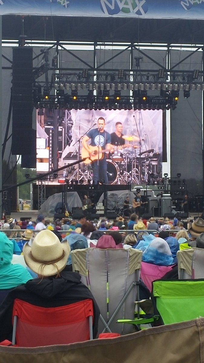 jesash1's tweet photo. Supporting a fellow newf at #CBMF2016 ...from the beer tent of course! @JBenoitcountry https://t.co/rUCPhEDTtb