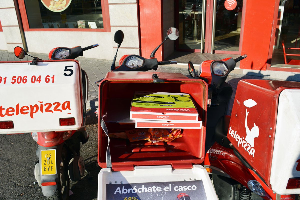InnovadMkt's tweet photo. Salen las últimas cajas de @TuentiES con una #campaña a la altura de un gran evento deportivo como es la #euro2016 https://t.co/XmRpqvgJB5