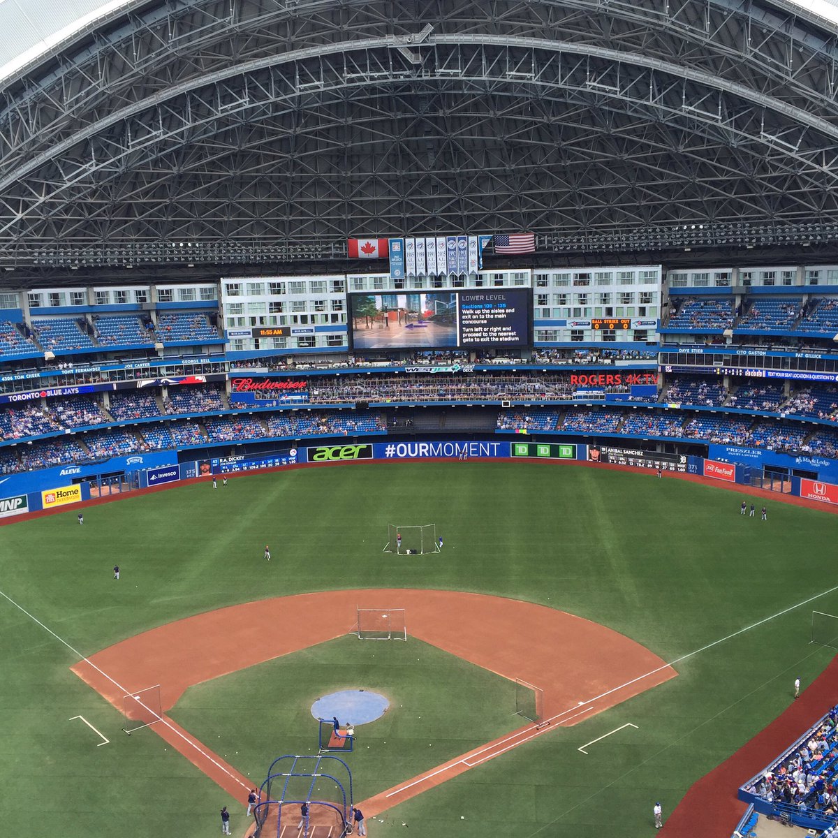 AndreaCouch's tweet photo. Great game so far @BlueJays. #OurMoment #BlueJays #Toronto https://t.co/cPMM9FUasa