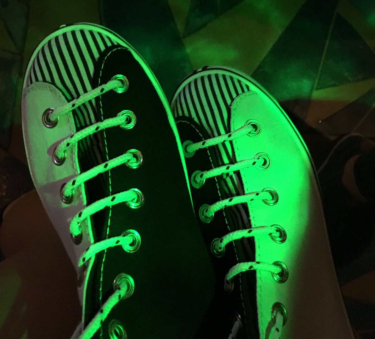 PINNZoriginals's tweet photo. B&W Pinnz Originals! Green light means GO! #blackandwhite #pinnz #sneakers #sneakerholics #greenlight https://t.co/JMeENIDYKg
