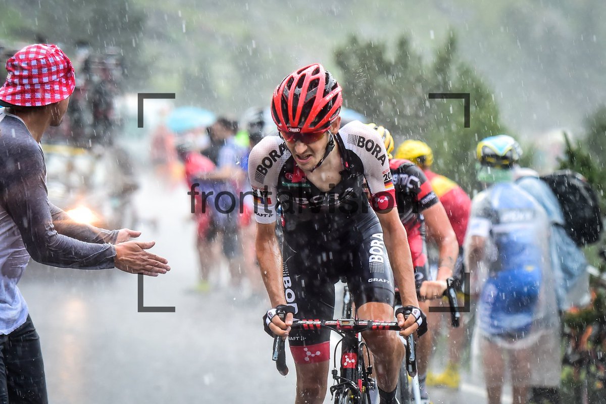 frontalvision's tweet photo. New form of sport: WaterCycling Today at the final of 9. Stage #TDF2016. Here with Bora Argon 18 riders #BoraArgon18 https://t.co/pjuv0Bk6bc