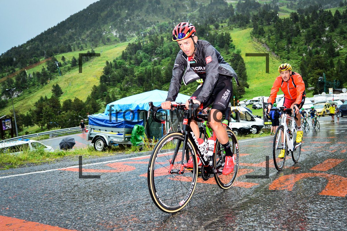 frontalvision's tweet photo. New form of sport: WaterCycling Today at the final of 9. Stage #TDF2016. Here with Bora Argon 18 riders #BoraArgon18 https://t.co/pjuv0Bk6bc
