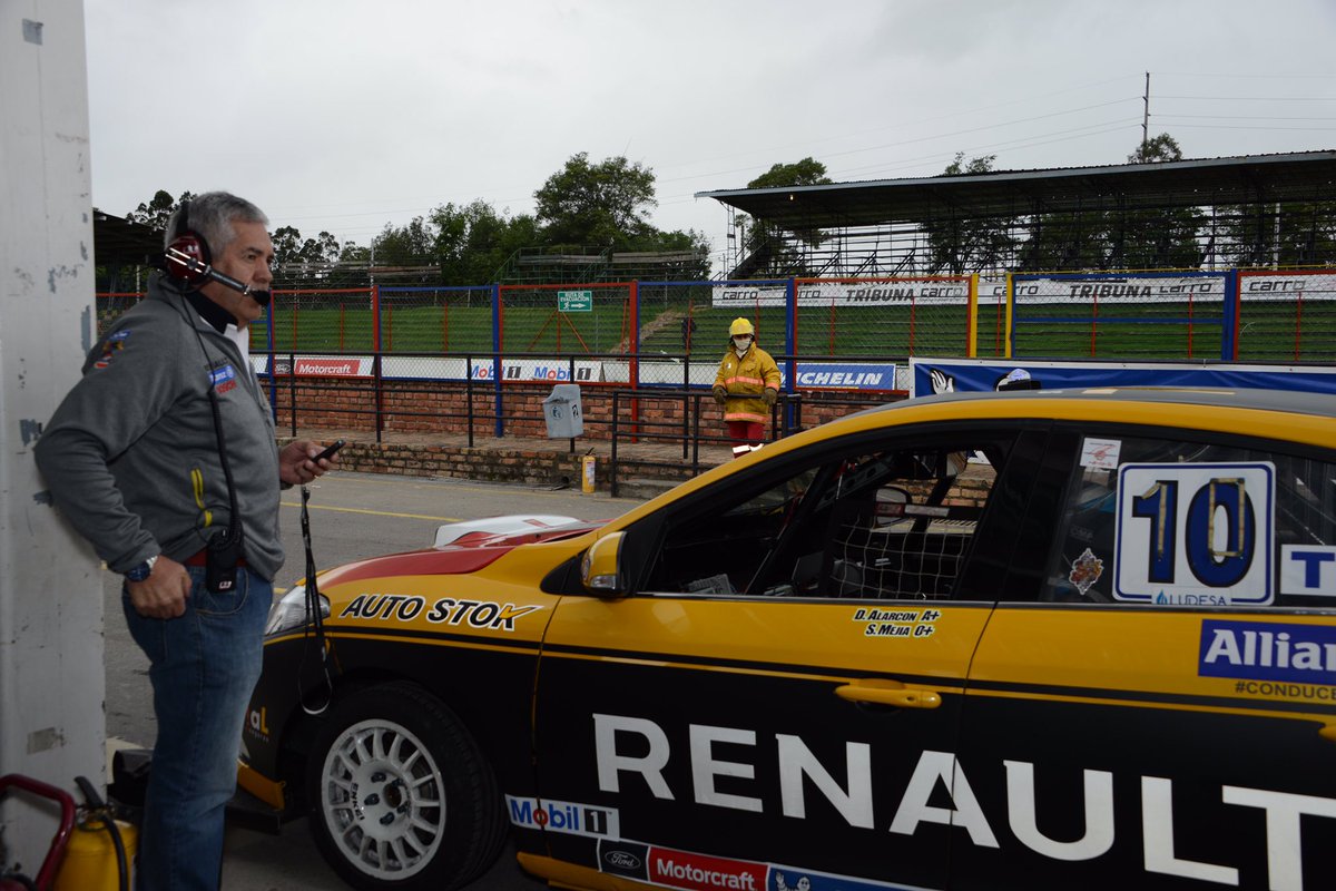AutostokTeam's tweet photo. Triunfo para Auto Stok Team en la Quinta Válida del CNA, con el Renault Fluence, de Santiago Santiago Mejía https://t.co/qzS6j4VkHm