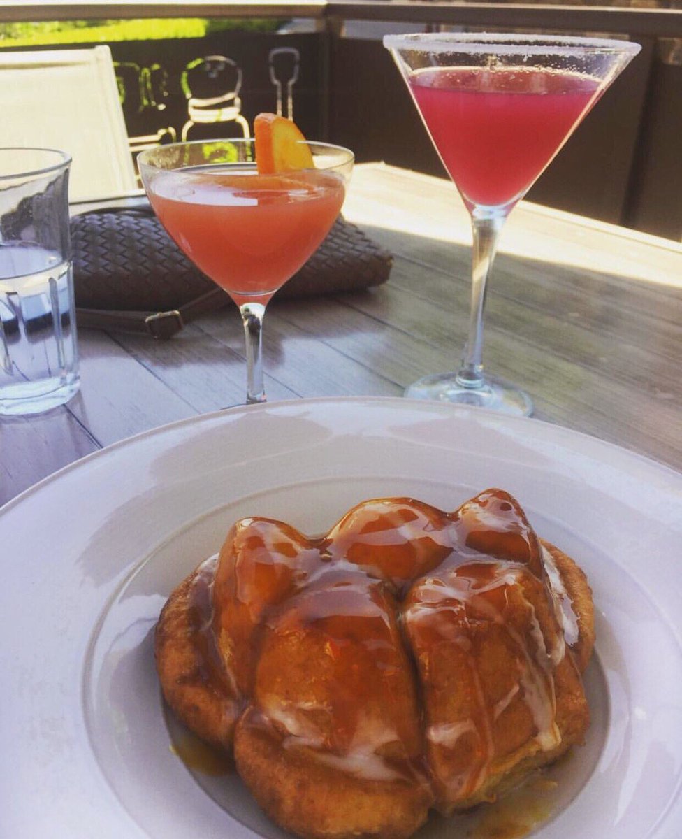 Brunch: the socially acceptable day for day drinking…and eating monkey bread! 🙈🍴🍸#ItsABrunchThing
#sundaybrunch