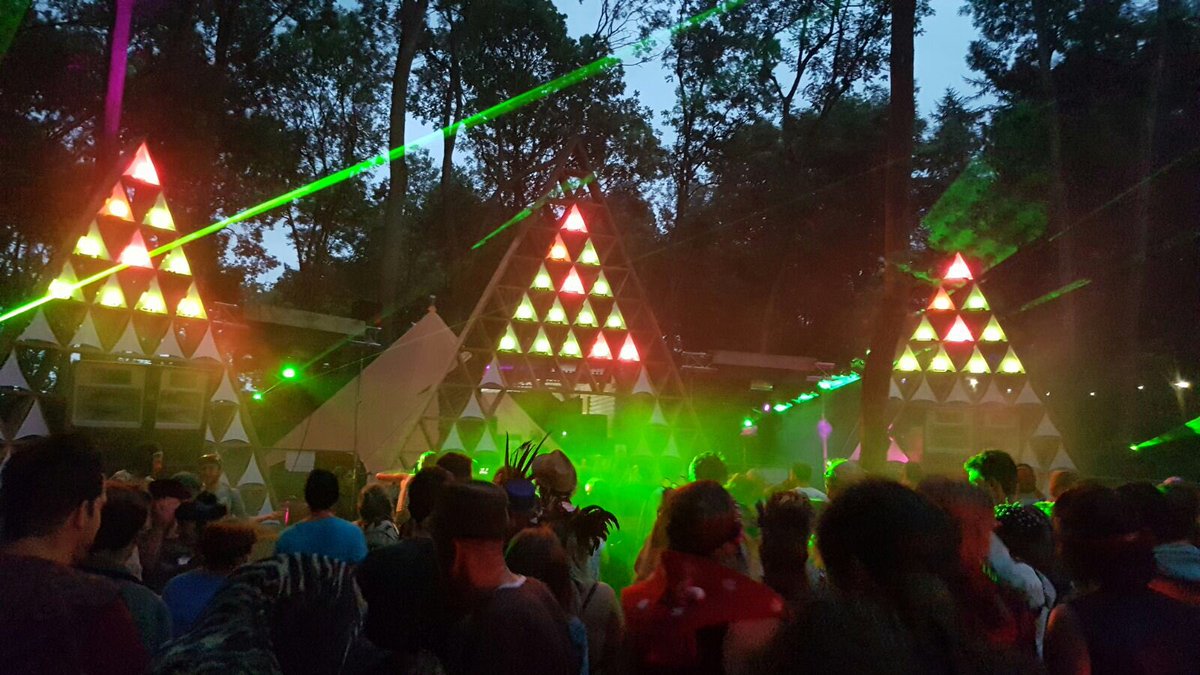 Caroline Densley (@carolinedensley) on Twitter photo Such an epic weekend of happiness with my friends, including watching <a href="/daveseaman/">Dave Seaman</a> brilliant set! <a href="/NoisilyFestival/">Noisily Festival</a> Such an epic weekend of happiness with my friends, including watching <a href="/daveseaman/">Dave Seaman</a> brilliant set! <a href="/NoisilyFestival/">Noisily Festival</a>