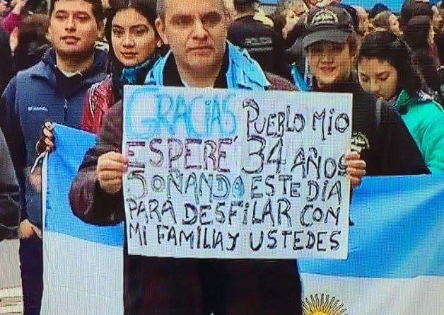 _DagnyTaggart_'s tweet photo. Imagen histórica.
Malvinas abrió una herida.
Hoy cierra una grieta.
Corazoneá. https://t.co/v3cujCGoxp