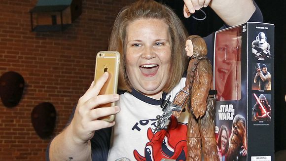 Who knew? Chewbacca Mom can sing. Hear her viral cover of 'Heal the World' (Photo: AP). usat.ly/29GbmIb