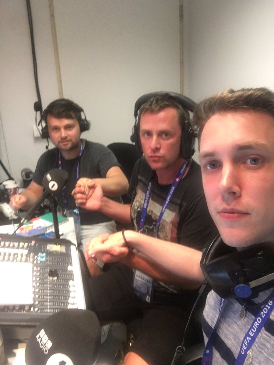 Chris_Stark's tweet image. Fire up the red button we are escar- go go go #R1commentary 🔴🇫🇷 @bbcsport @bbcradio1 the golden shoes.... Are... ON