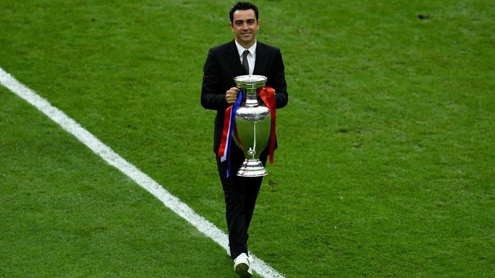 el10blaugrana's tweet photo. Hay más fútbol en esta imagen que en todo el equipo de Portugal junto. El arquitecto, Xavi Hernández. https://t.co/RKsQEd53GM