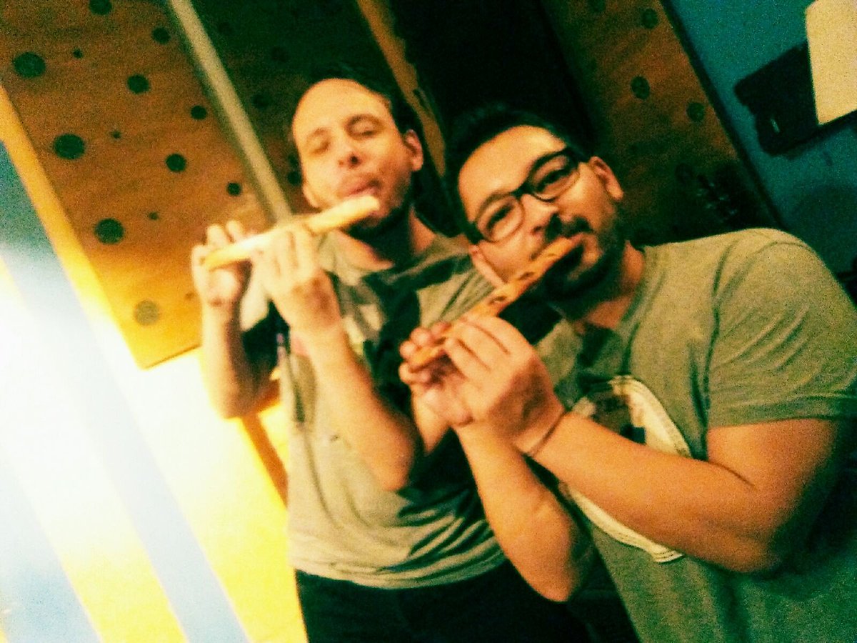 OKAPI_Project's tweet photo. Hoy celebramos el cumple de nuestro superbajista y por un día cambiamos a estas flautas que molan más https://t.co/oRjYx3TL1t