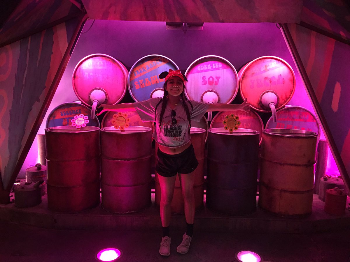 blakley_ann's tweet photo. Disney Land/California Adventure: Nighttime Edition https://t.co/Rmh02cZbbA